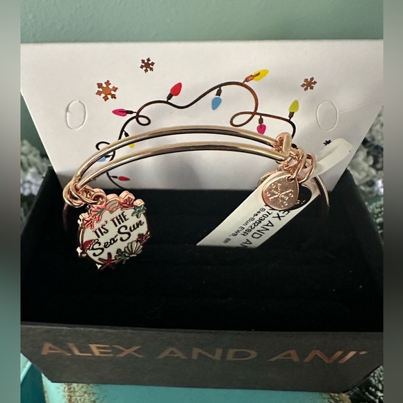 🎄 NWT Alex and Ani Tis’ the Sea-Sun Charm Bangle Bracelet in Shiny Rose Gold 🎄 - Picture 3 of 6